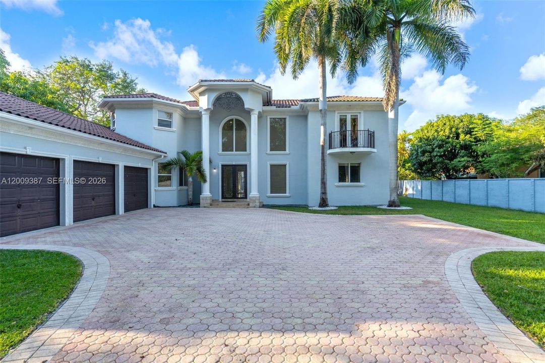 Active With Contract: $2,499,900 (5 beds, 4 baths, 3674 Square Feet)
