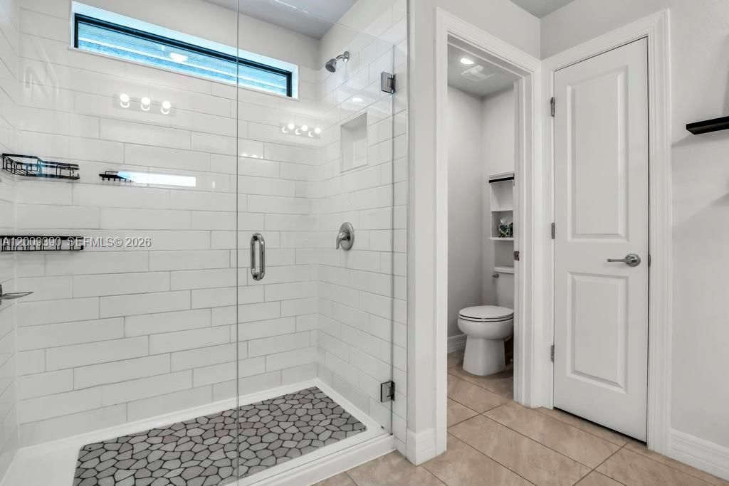 For Sale: $725,000 (5 beds, 3 baths, 2299 Square Feet)