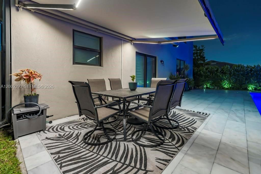 For Sale: $725,000 (5 beds, 3 baths, 2299 Square Feet)
