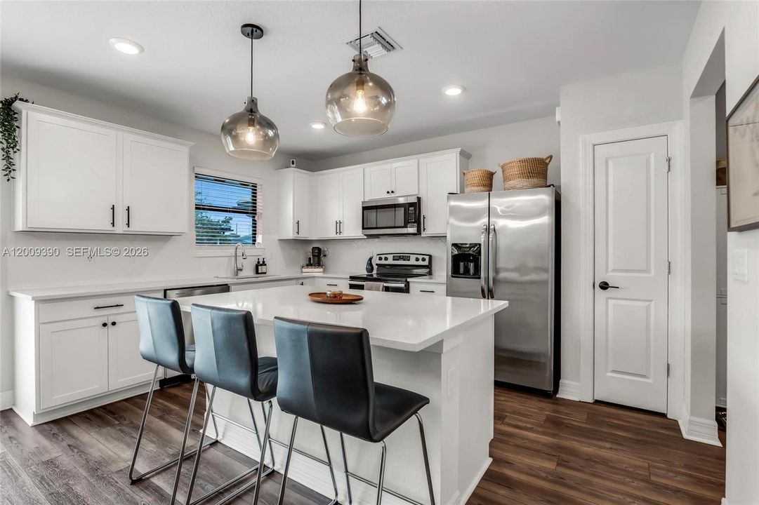 For Sale: $725,000 (5 beds, 3 baths, 2299 Square Feet)