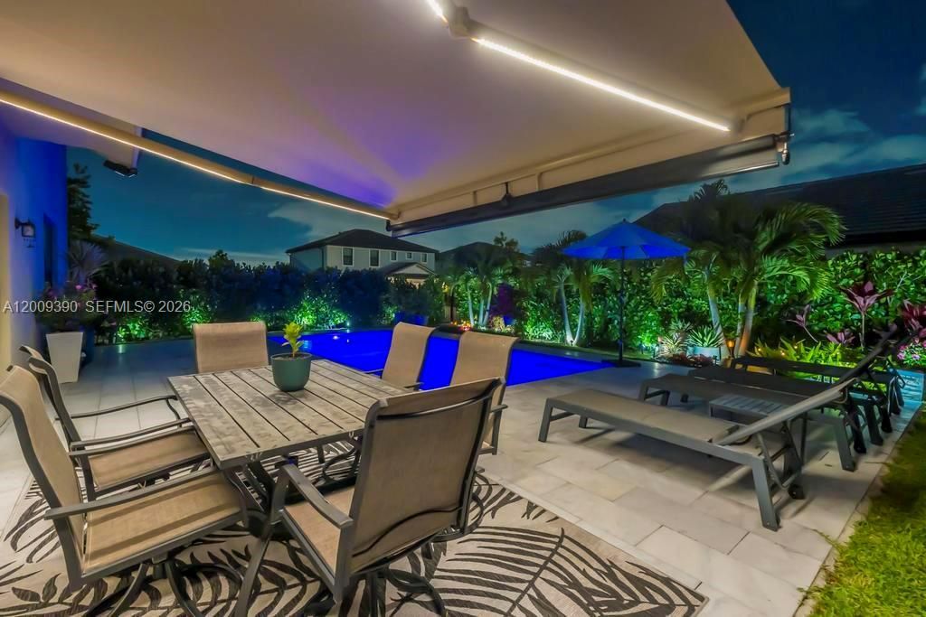 For Sale: $725,000 (5 beds, 3 baths, 2299 Square Feet)