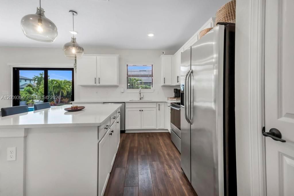 For Sale: $725,000 (5 beds, 3 baths, 2299 Square Feet)