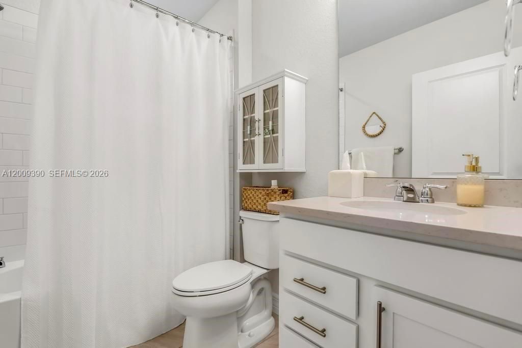 For Sale: $725,000 (5 beds, 3 baths, 2299 Square Feet)