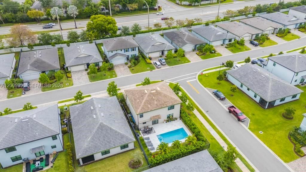For Sale: $725,000 (5 beds, 3 baths, 2299 Square Feet)