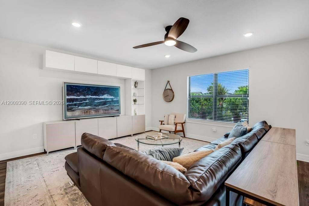 For Sale: $725,000 (5 beds, 3 baths, 2299 Square Feet)