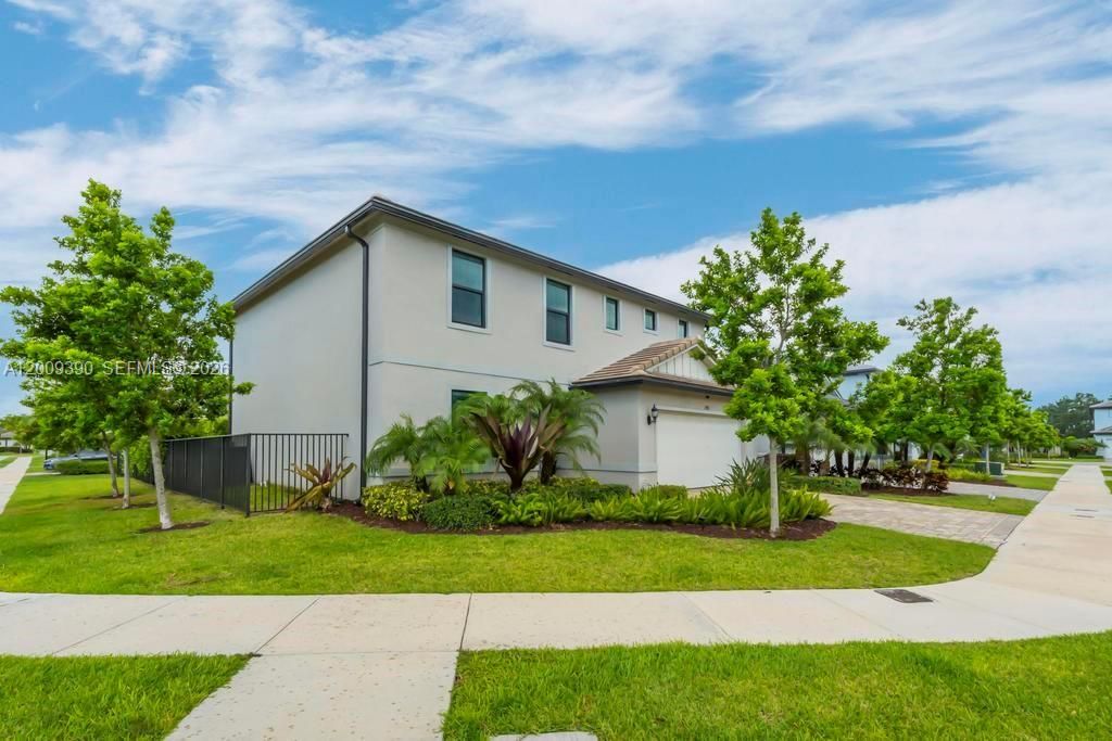 For Sale: $725,000 (5 beds, 3 baths, 2299 Square Feet)