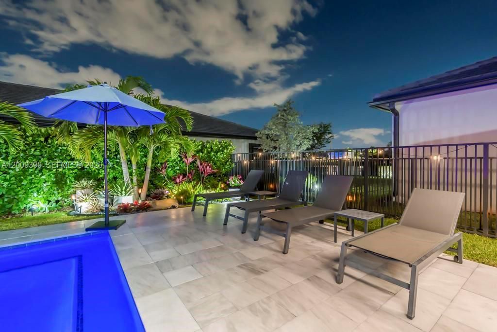 For Sale: $725,000 (5 beds, 3 baths, 2299 Square Feet)