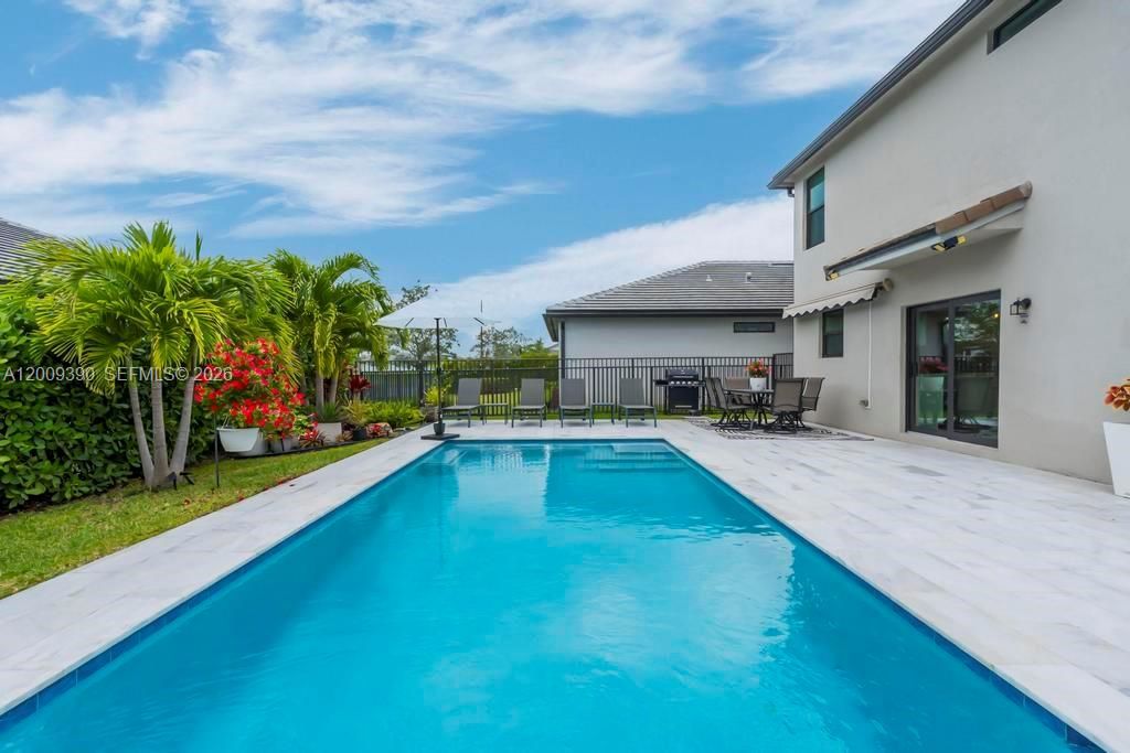 For Sale: $725,000 (5 beds, 3 baths, 2299 Square Feet)