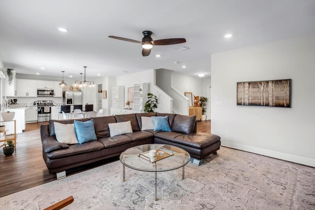 For Sale: $725,000 (5 beds, 3 baths, 2299 Square Feet)