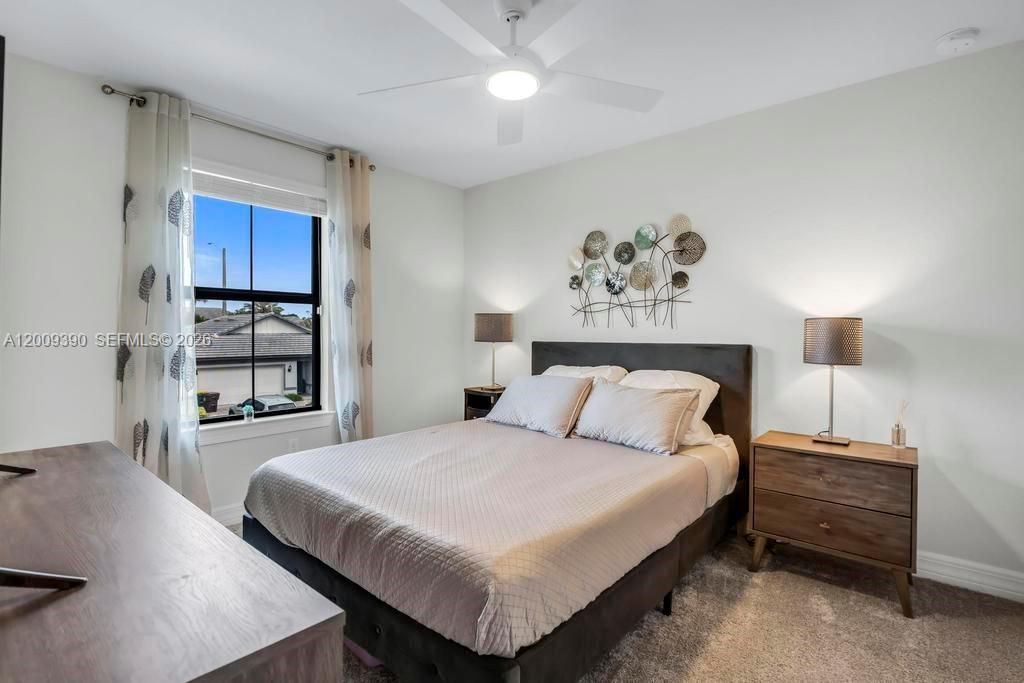 For Sale: $725,000 (5 beds, 3 baths, 2299 Square Feet)