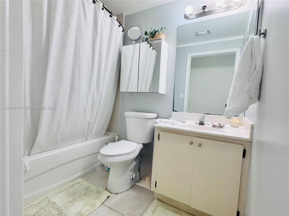 Active With Contract: $384,990 (3 beds, 2 baths, 1109 Square Feet)