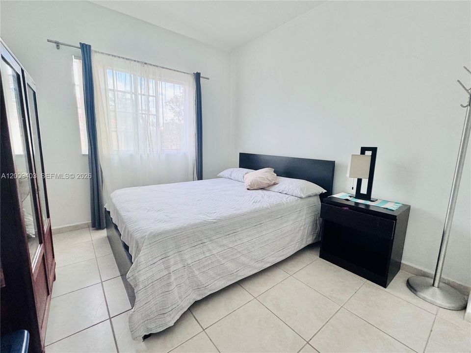 Active With Contract: $384,990 (3 beds, 2 baths, 1109 Square Feet)