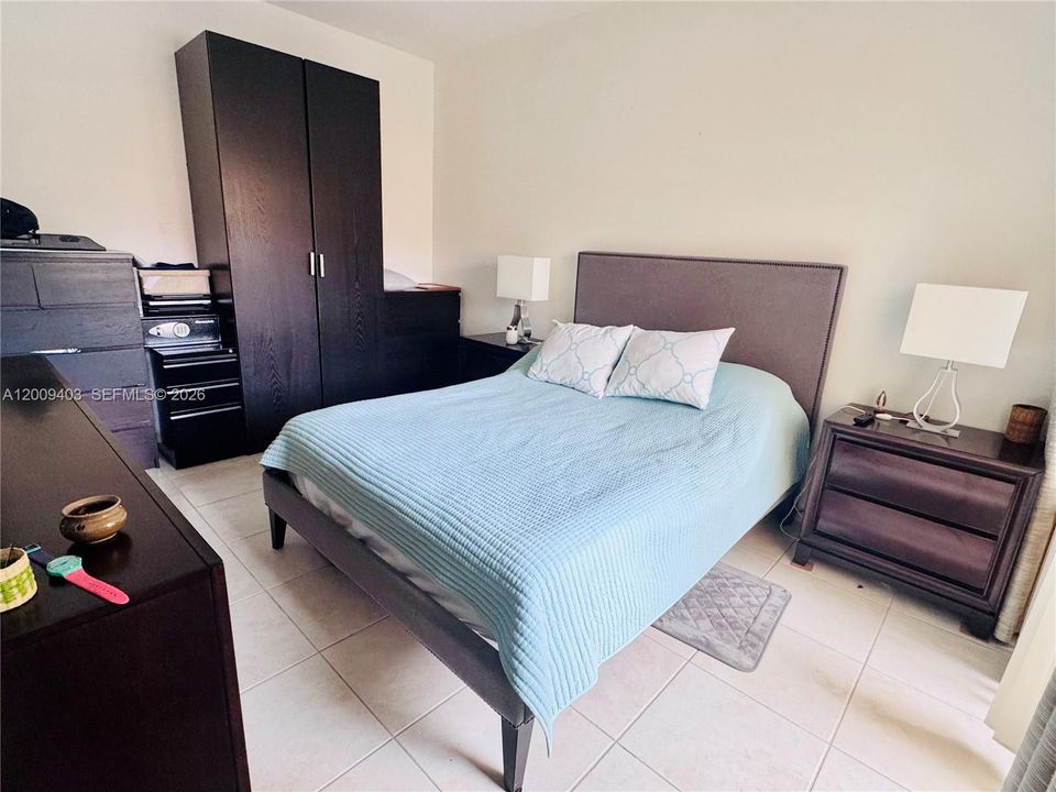 Active With Contract: $384,990 (3 beds, 2 baths, 1109 Square Feet)