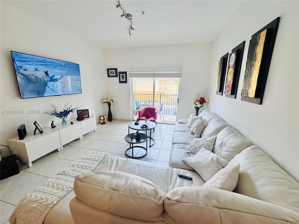 Active With Contract: $384,990 (3 beds, 2 baths, 1109 Square Feet)