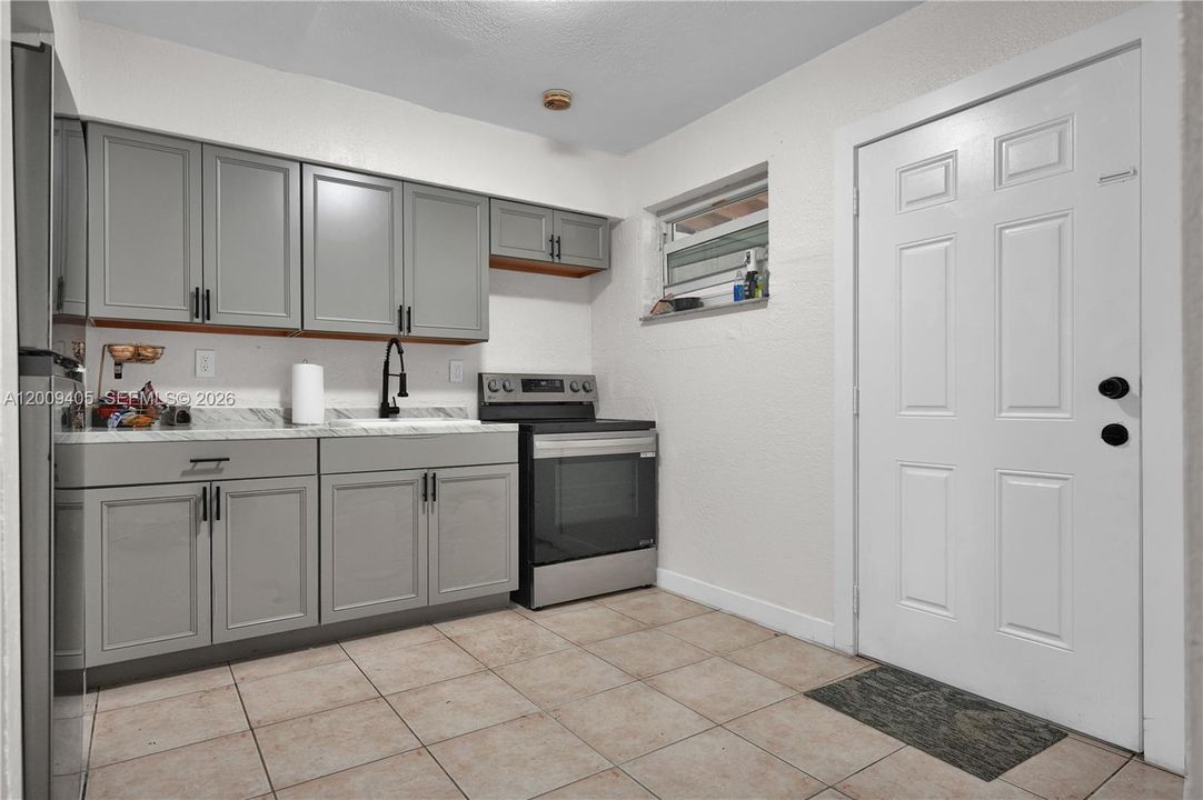 Active With Contract: $449,000 (0 beds, 0 baths, 1012 Square Feet)
