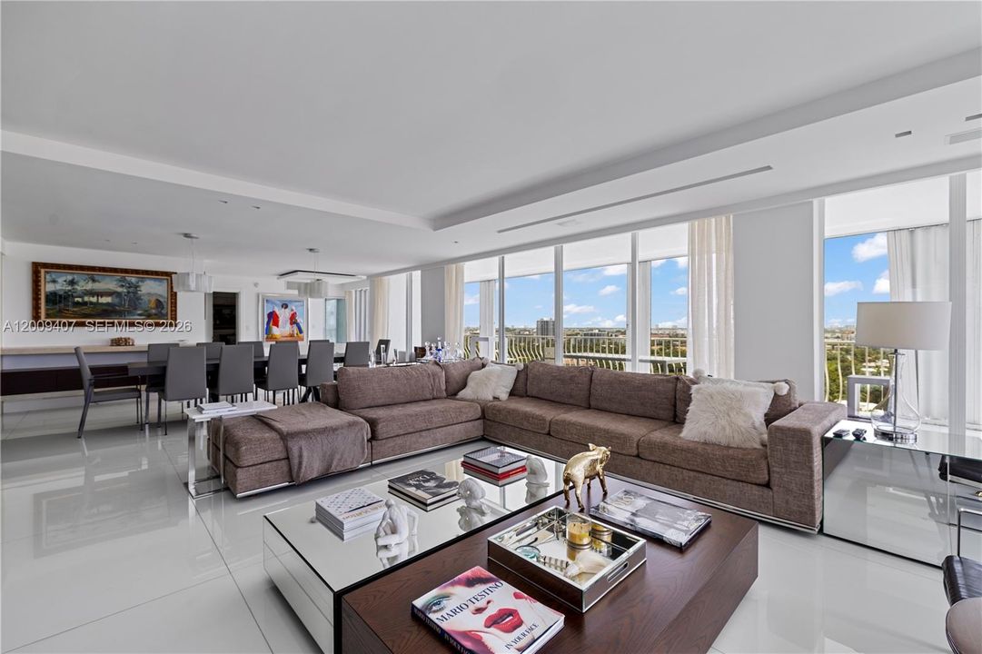For Sale: $4,650,000 (5 beds, 5 baths, 3300 Square Feet)