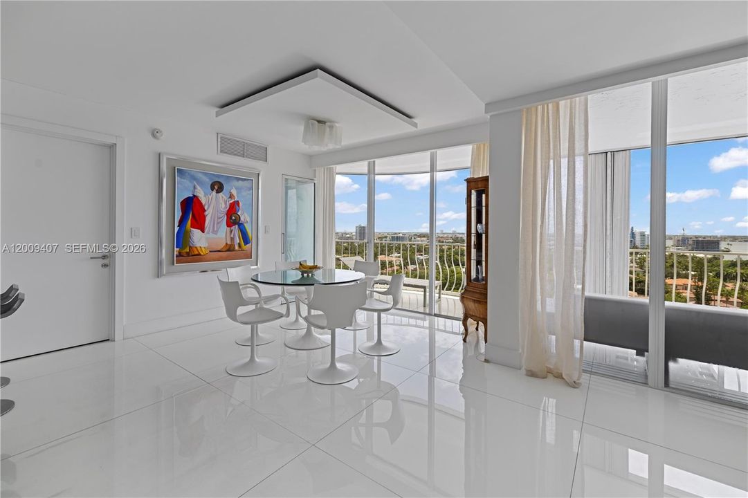 For Sale: $4,650,000 (5 beds, 5 baths, 3300 Square Feet)