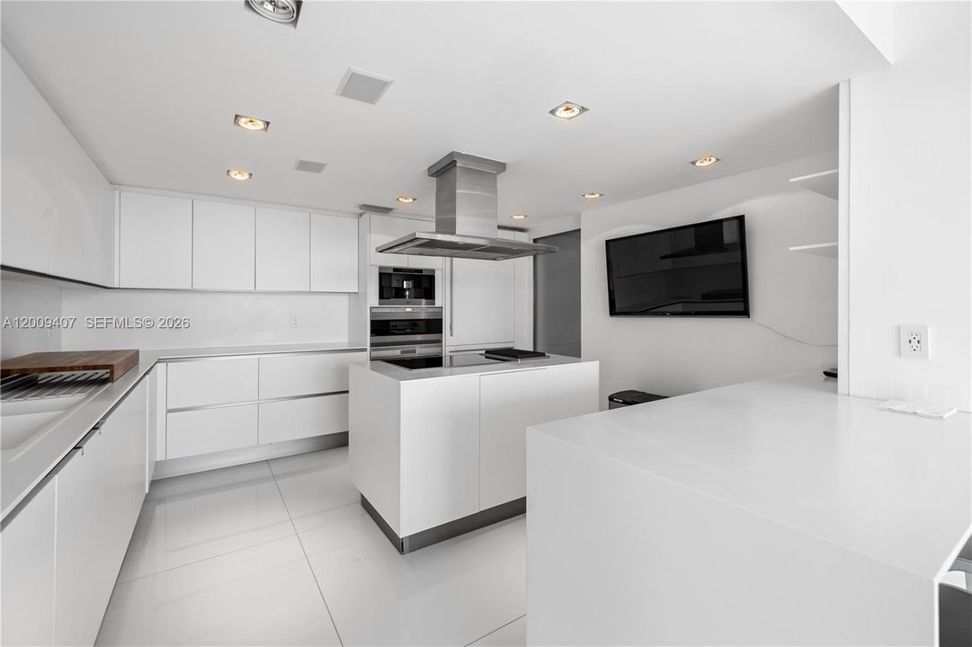 For Sale: $4,650,000 (5 beds, 5 baths, 3300 Square Feet)