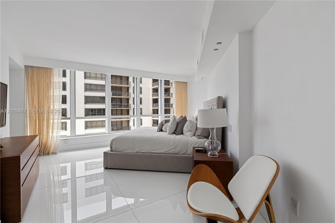For Sale: $4,650,000 (5 beds, 5 baths, 3300 Square Feet)