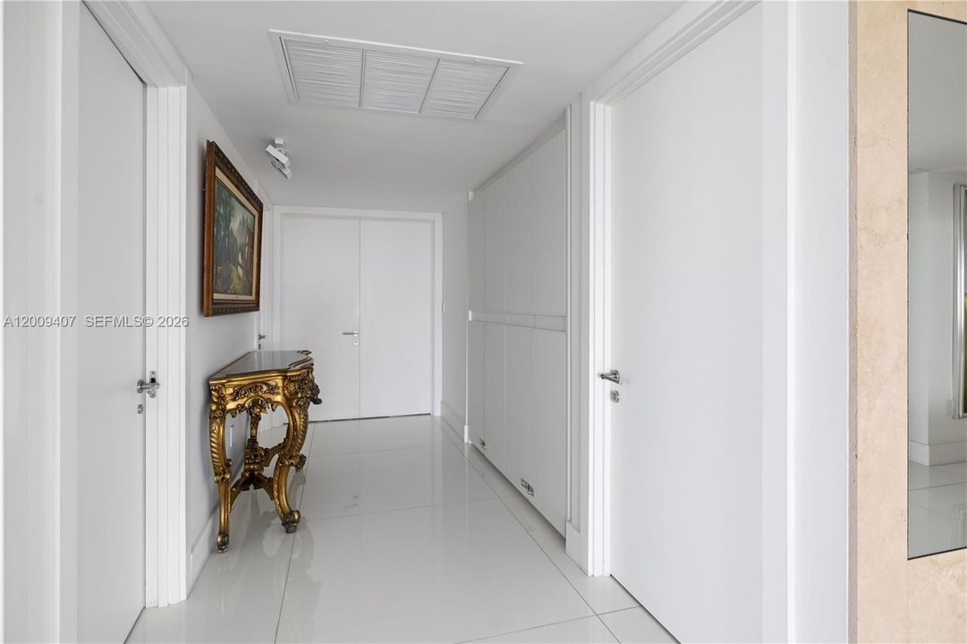 For Sale: $4,650,000 (5 beds, 5 baths, 3300 Square Feet)