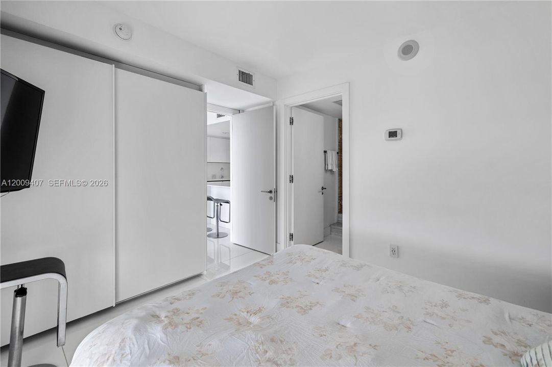 For Sale: $4,650,000 (5 beds, 5 baths, 3300 Square Feet)