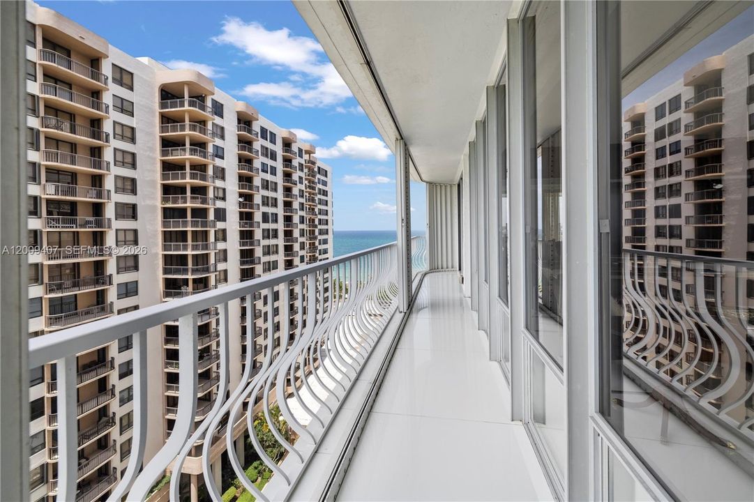 For Sale: $4,650,000 (5 beds, 5 baths, 3300 Square Feet)