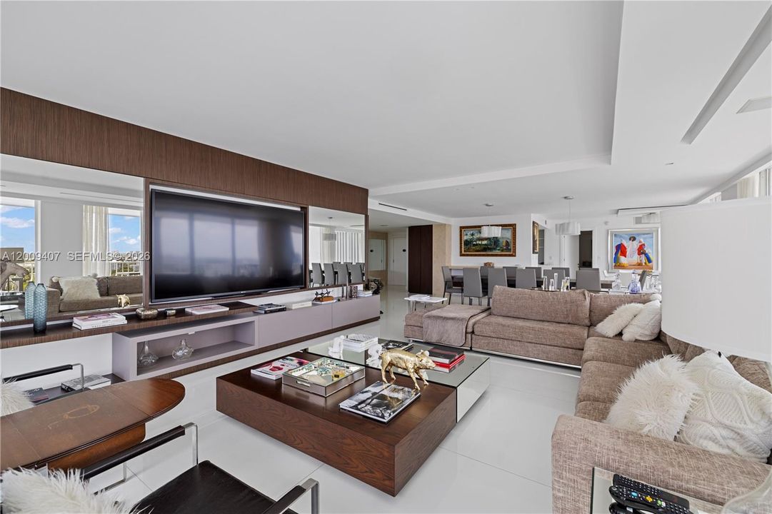For Sale: $4,650,000 (5 beds, 5 baths, 3300 Square Feet)