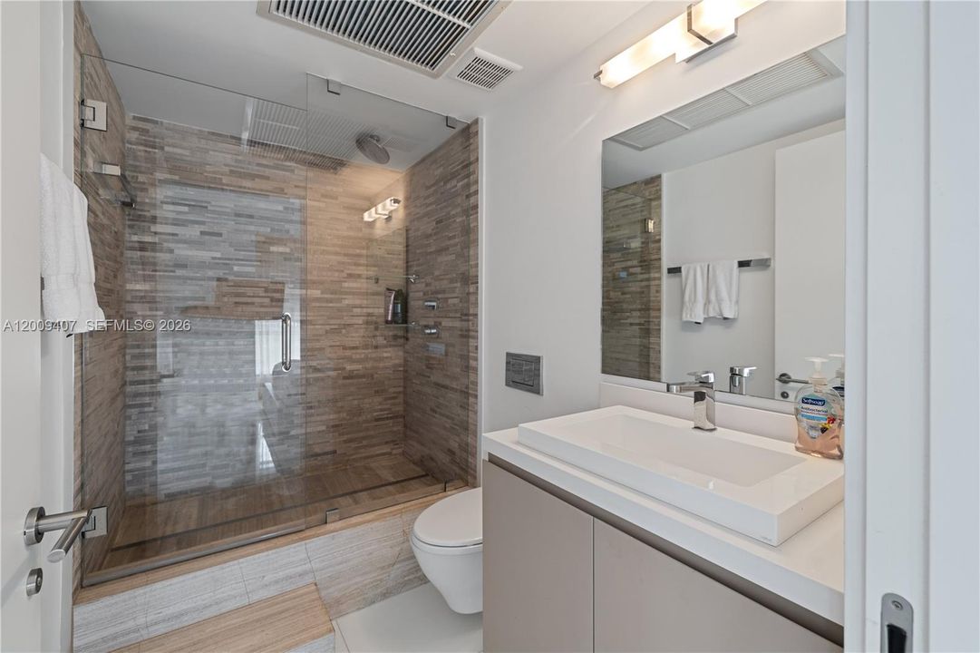 For Sale: $4,650,000 (5 beds, 5 baths, 3300 Square Feet)