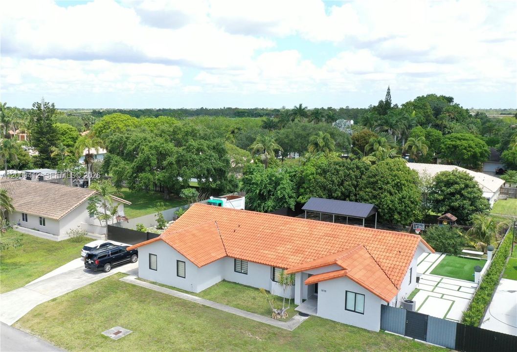 Activo con contrato: $719,000 (4 camas, 2 baños, 2086 Pies cuadrados)
