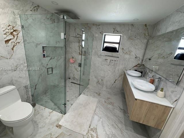 Activo con contrato: $719,000 (4 camas, 2 baños, 2086 Pies cuadrados)