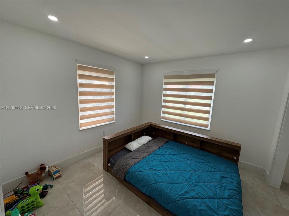 Activo con contrato: $719,000 (4 camas, 2 baños, 2086 Pies cuadrados)