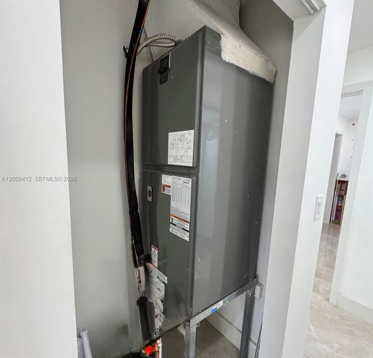 Activo con contrato: $719,000 (4 camas, 2 baños, 2086 Pies cuadrados)