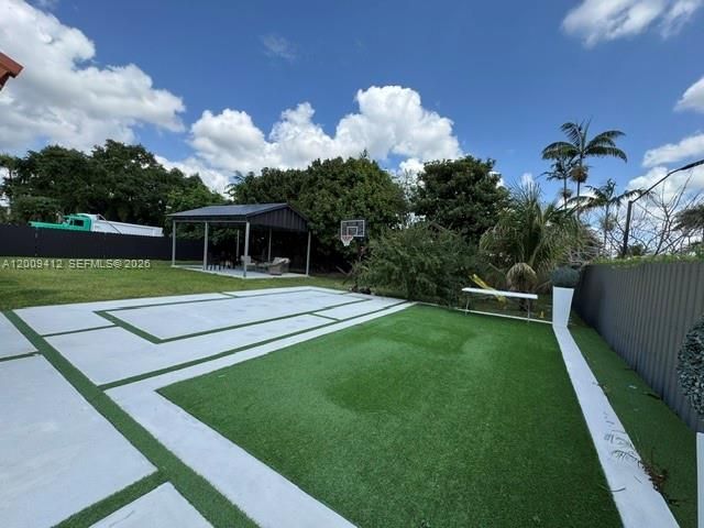 Activo con contrato: $719,000 (4 camas, 2 baños, 2086 Pies cuadrados)