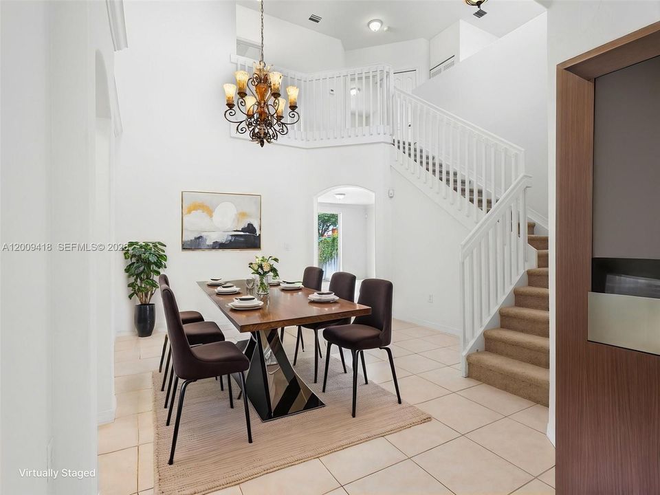 Vendido Recientemente: $700,000 (4 camas, 3 baños, 2171 Pies cuadrados)