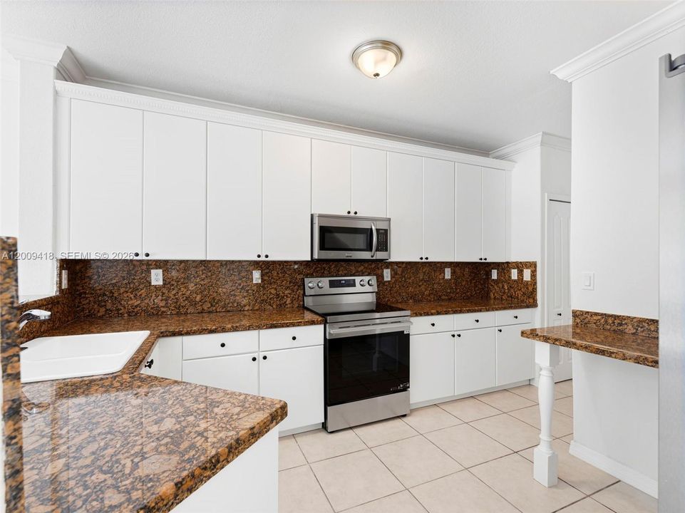 Vendido Recientemente: $700,000 (4 camas, 3 baños, 2171 Pies cuadrados)