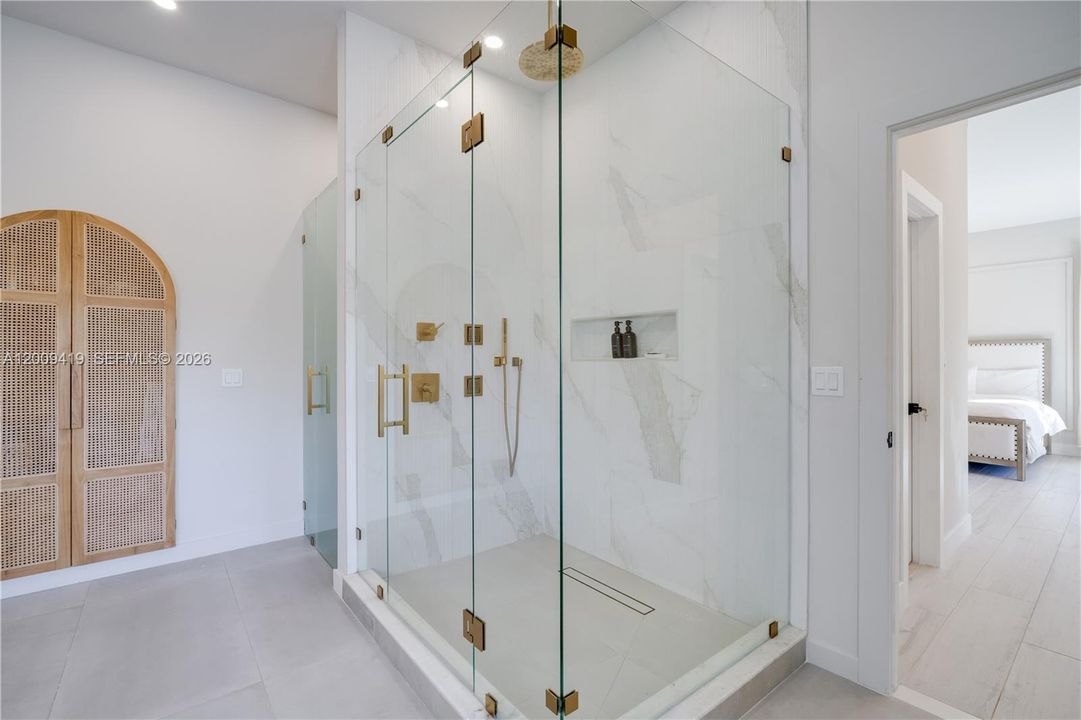 For Rent: $13,000 (6 beds, 4 baths, 3932 Square Feet)