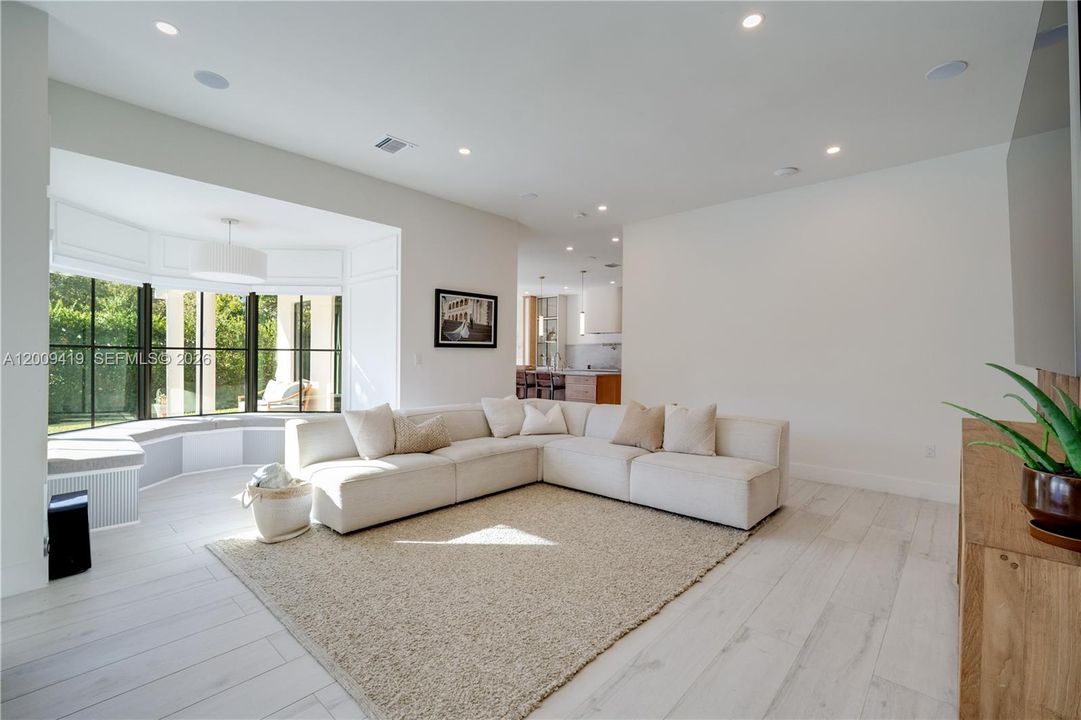 For Rent: $13,000 (6 beds, 4 baths, 3932 Square Feet)