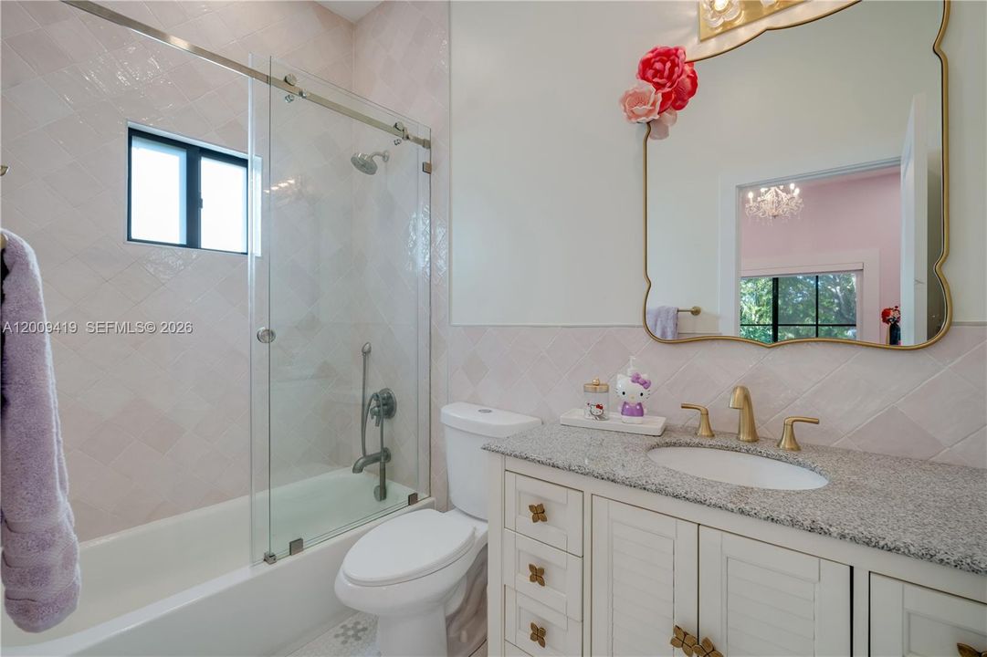 For Rent: $13,000 (6 beds, 4 baths, 3932 Square Feet)