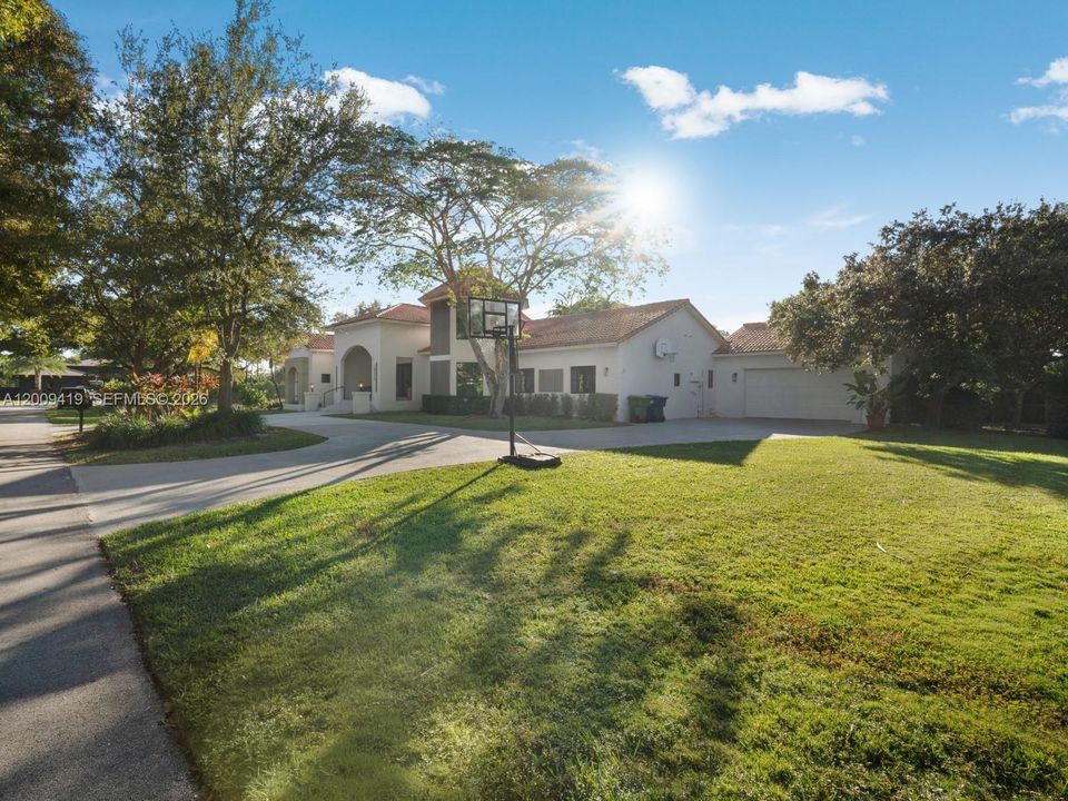For Rent: $13,000 (6 beds, 4 baths, 3932 Square Feet)