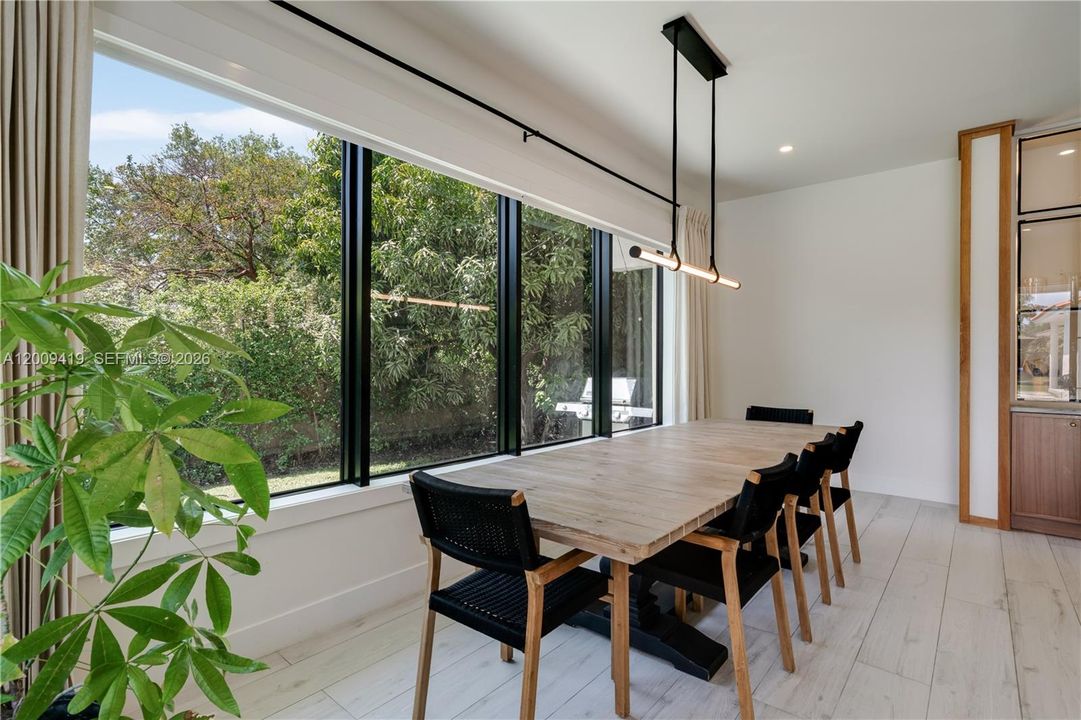 For Rent: $13,000 (6 beds, 4 baths, 3932 Square Feet)