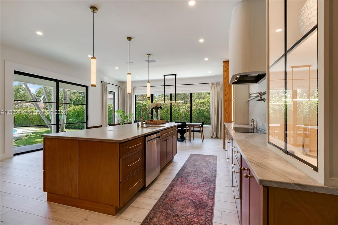 For Rent: $13,000 (6 beds, 4 baths, 3932 Square Feet)