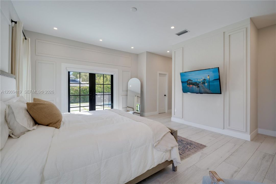 For Rent: $13,000 (6 beds, 4 baths, 3932 Square Feet)