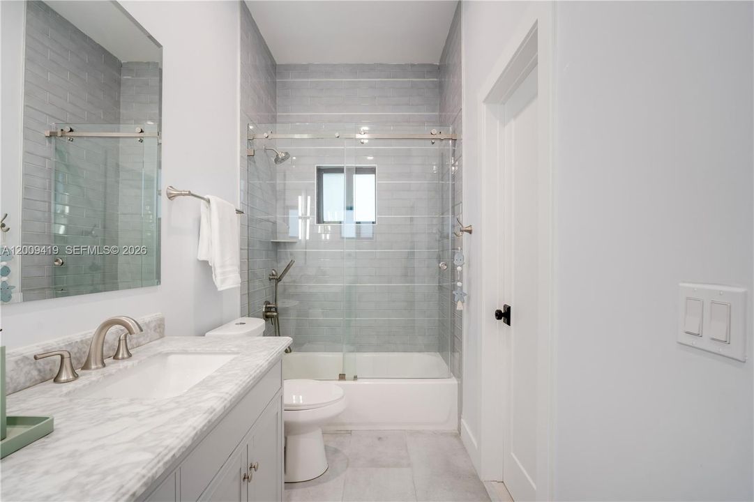 For Rent: $13,000 (6 beds, 4 baths, 3932 Square Feet)