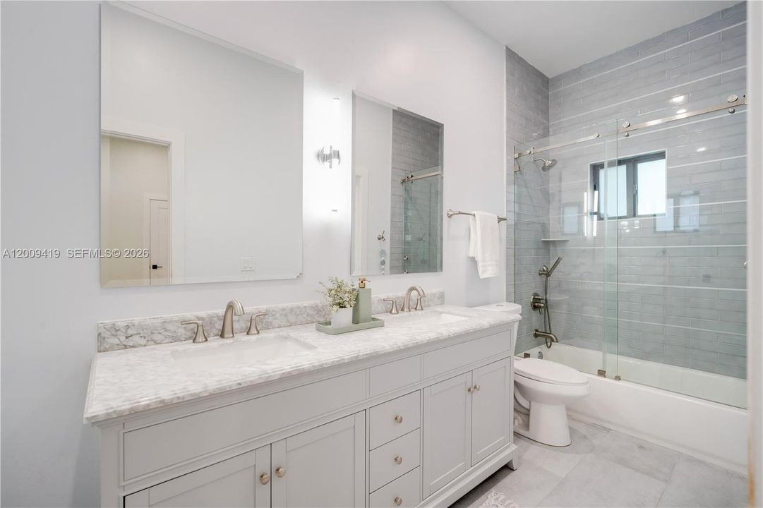 For Rent: $13,000 (6 beds, 4 baths, 3932 Square Feet)