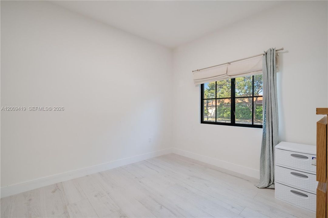For Rent: $13,000 (6 beds, 4 baths, 3932 Square Feet)