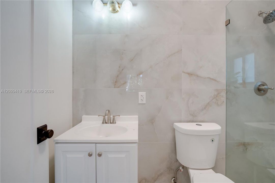 For Rent: $13,000 (6 beds, 4 baths, 3932 Square Feet)