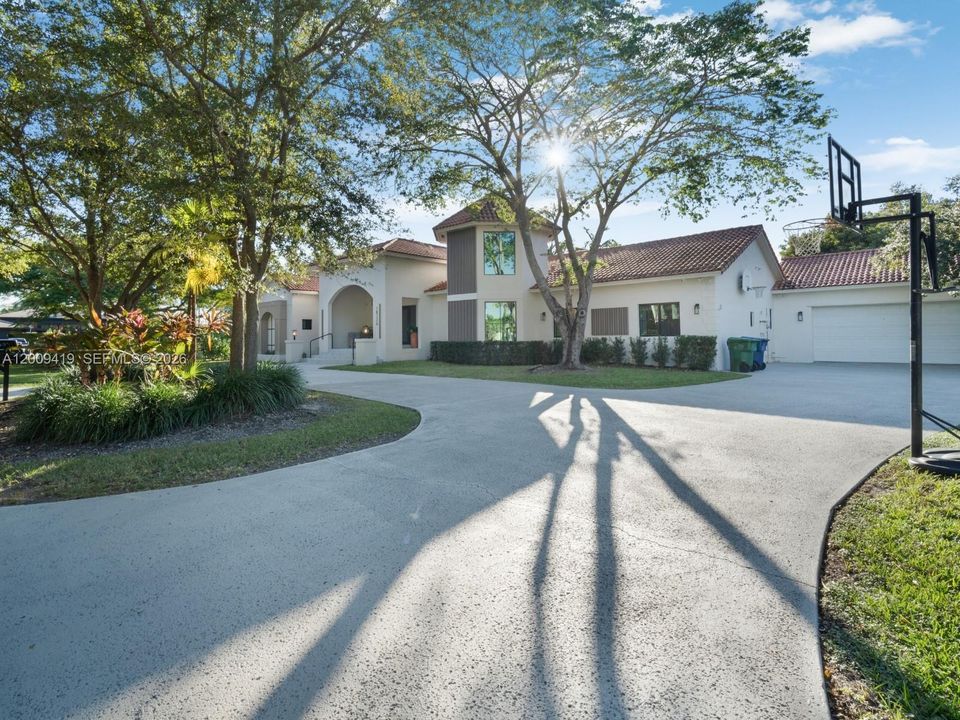 For Rent: $13,000 (6 beds, 4 baths, 3932 Square Feet)