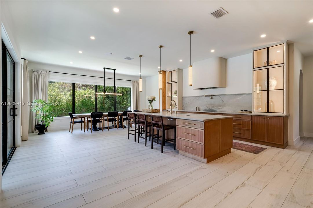 For Rent: $13,000 (6 beds, 4 baths, 3932 Square Feet)