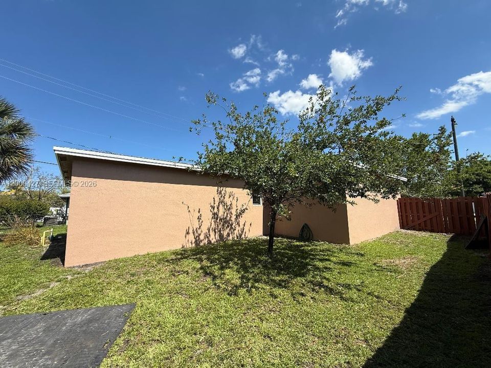 For Rent: $3,250 (3 beds, 2 baths, 1283 Square Feet)