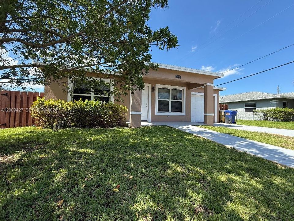 For Rent: $3,250 (3 beds, 2 baths, 1283 Square Feet)